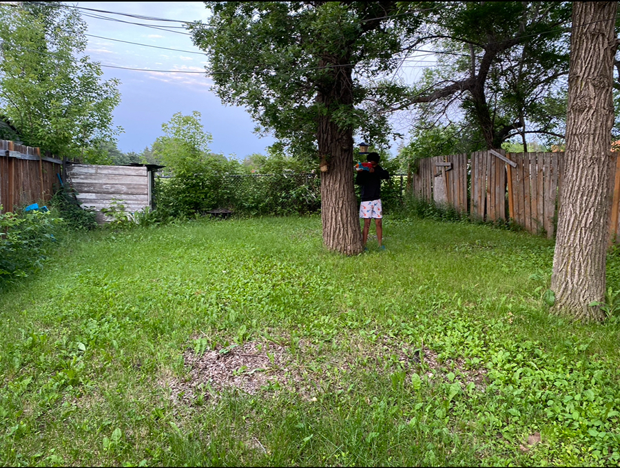 Behind the scenes image 2